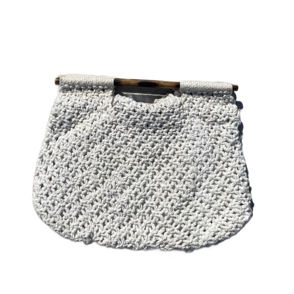 Crocheted bag with wooden handle - Picture 2 of 3